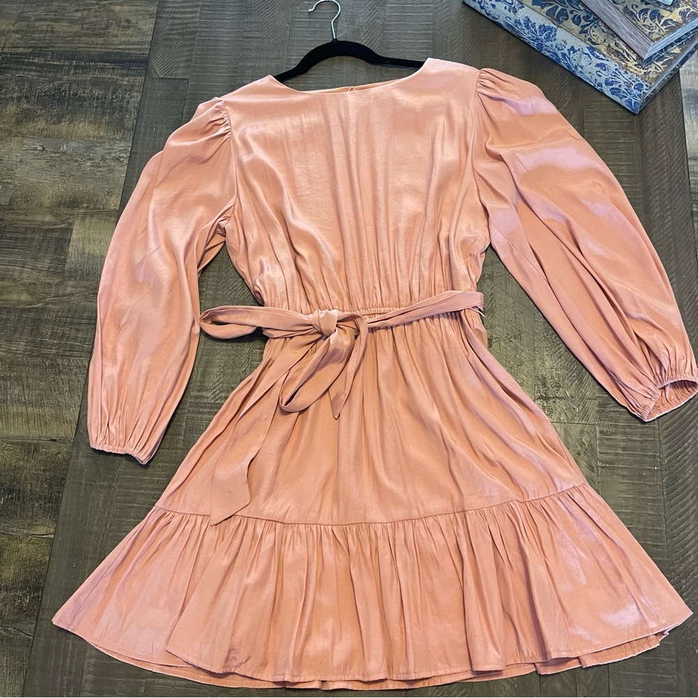 Boutique dress size large. A little cinching at the waist, that is flattering